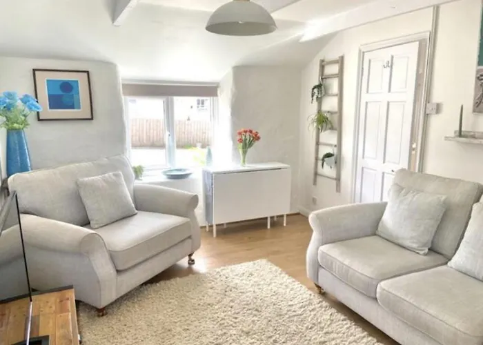 Idyllic Cornish Cottage, Superking Bed, Private Garden Dogs Welcome