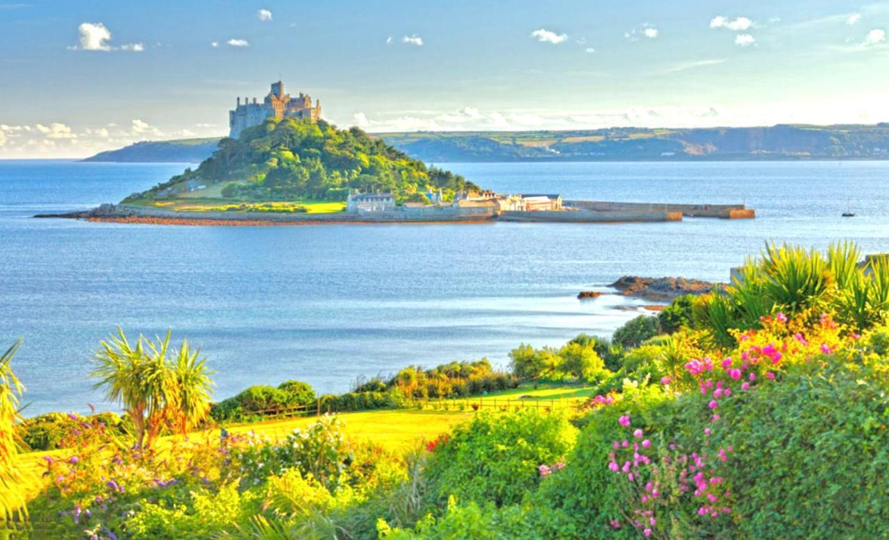 Idyllic Cornish Cottage, Superking Bed, Private Garden Dogs Welcome Holiday home Truro